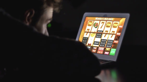 Fishing Arcade gameplay screen showing underwater targets and crosshair interface