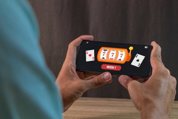 Winning payline highlight and payout calculation